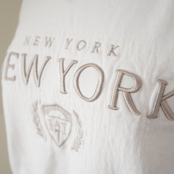 Abercrombie & Fitch Soft AF Embroidered Cream White New York Sweatshirt Size M - Picture 7 of 11